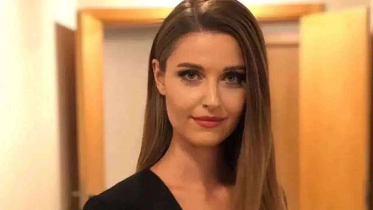 Show TV'den olaylı şekilde ayrılmıştı: Mehmet Akif Ersoy'un eski eşi Pınar Erbaş ekranlara dönüyor! İşte yeni kanalı 2